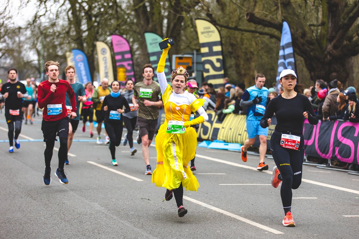 Want to share your race photos with your friends & family before you cross the finish line! 📷 Head over to pic2go.co.uk/cambridgehalf to find out more!