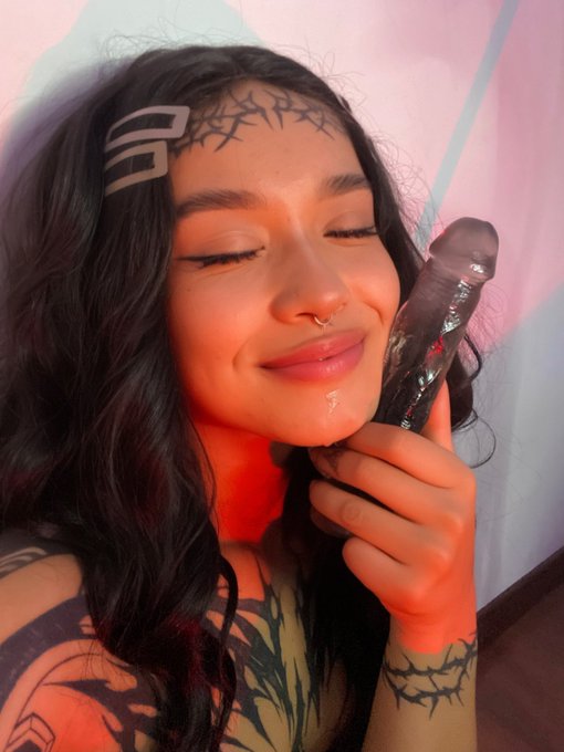 who&rsquo;s dick can i take selfies with like this https://t.co/0SlOMeb1rG