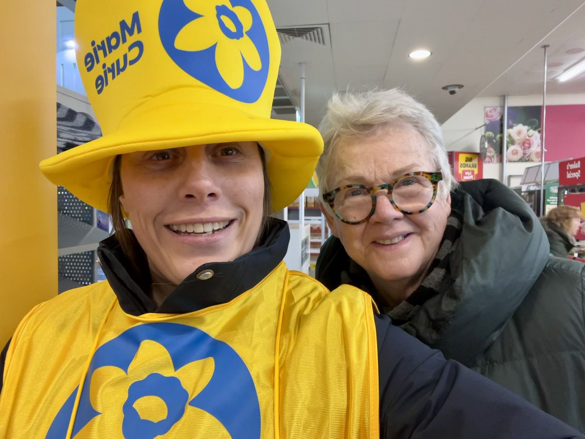 Amazing moment today! Meeting a relative of the Marie Curie Skodawska in #Fakenham #Norfolk! This is Averil who is the granddaughter of a cousin of our namesake <a href="/mariecurieuk/">Marie Curie</a> 💛. She gave us a donation for our #GreatDaffodilAppeal collections at <a href="/Morrisons/">Morrisons</a> &amp; was so informative!💛
