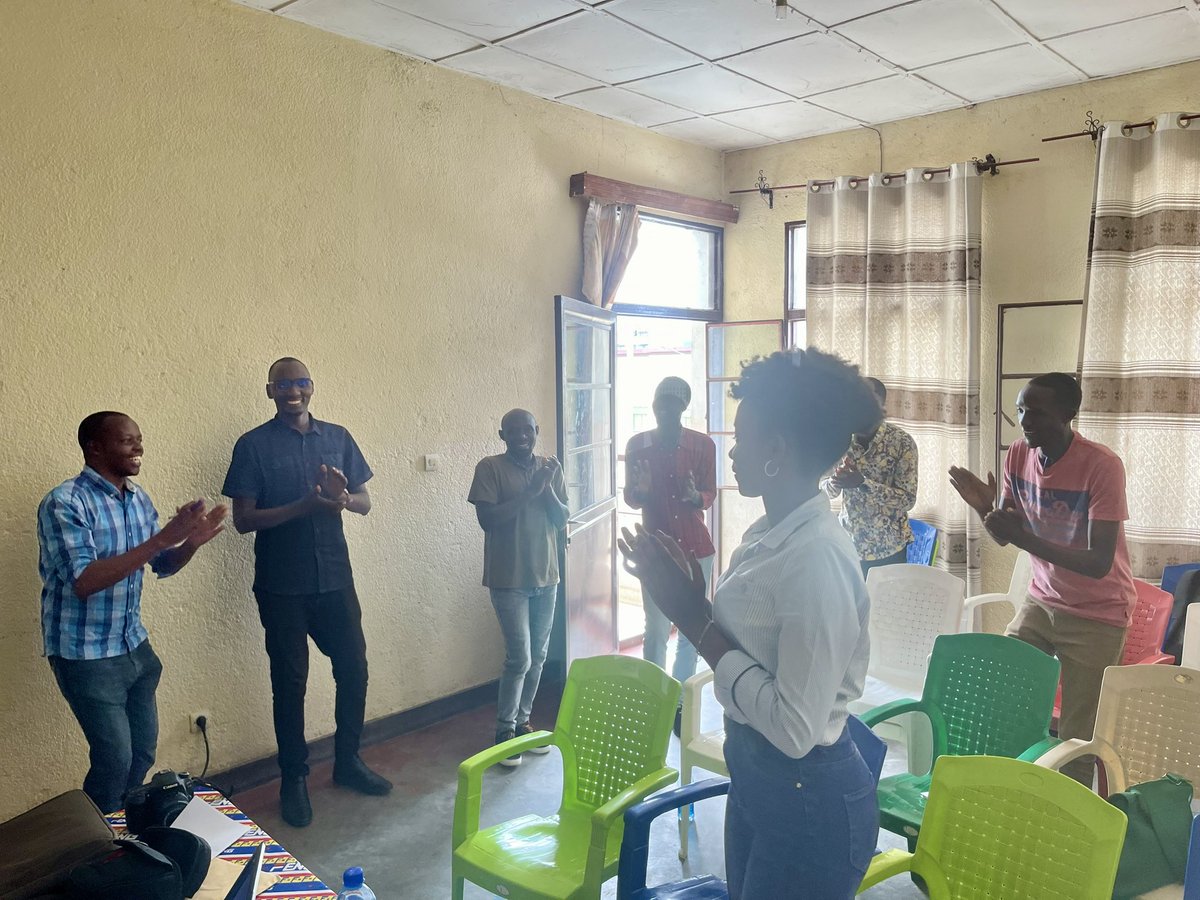AprosapB's tweet photo. Un atelier s’est déroulé à l’endroit des membres du consortium APROSAP- ARFH.Nous avons fait une auto-évaluation de notre fonctionnement afin de renforcer le développement organisationnel pour le meilleur résultat de nos actions
#SSR
#empoweringwomen
#Développementorganisationnel https://t.co/3rEt9FGcq5