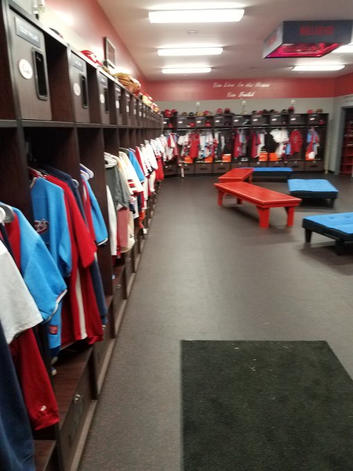 nextlevelbb's tweet photo. This is what a winning programs clubhouse/locker room looks like.
Everything in order, clean, and not a piece of trash anywhere.
A programs field, clubhouse, cages, weight room, bullpens, etc. will tell you all you need to know. https://t.co/vNVRi3eo89