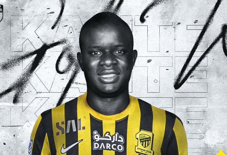 كل شيء في كرة القدم النهاردة مبني على الbranding .. كل لاعب بيسوّق نفسه بشكل مختلف، قصة شعر، احتفالية هدف، استفزاز معين .. الخ
في وسط كل ده بييجي نجولو كانتي عشان يسجل هدف ويقوم مبتسم وأقصى شيء بتقوله ملامحه هو: ايه يا جماعة اخباركم ايه كله تمام؟