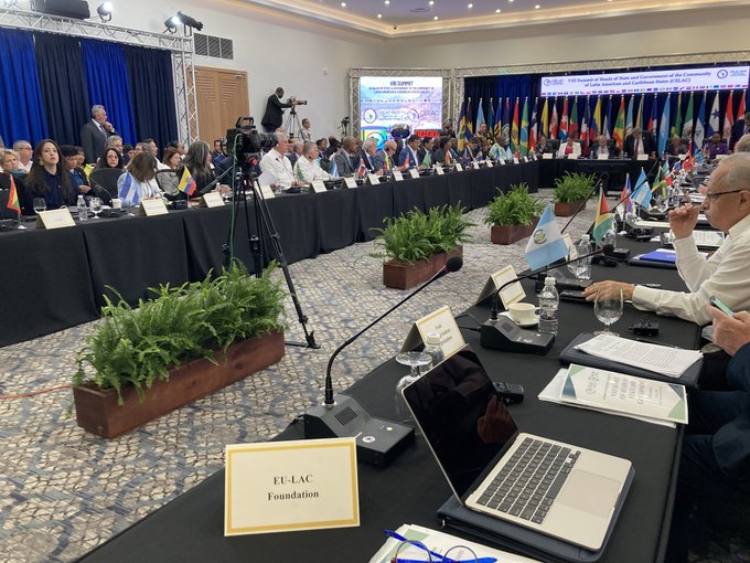 CMKX_English's tweet photo. The 8th  CELAC Summit is  taking place this Friday in St. Vincent and the Grenadines, with the participation of  representatives of the 33 member nations of the Community of Latin American and Caribbean States. 
#Celac 
#ZonaDePaz https://t.co/yqHNp666fb