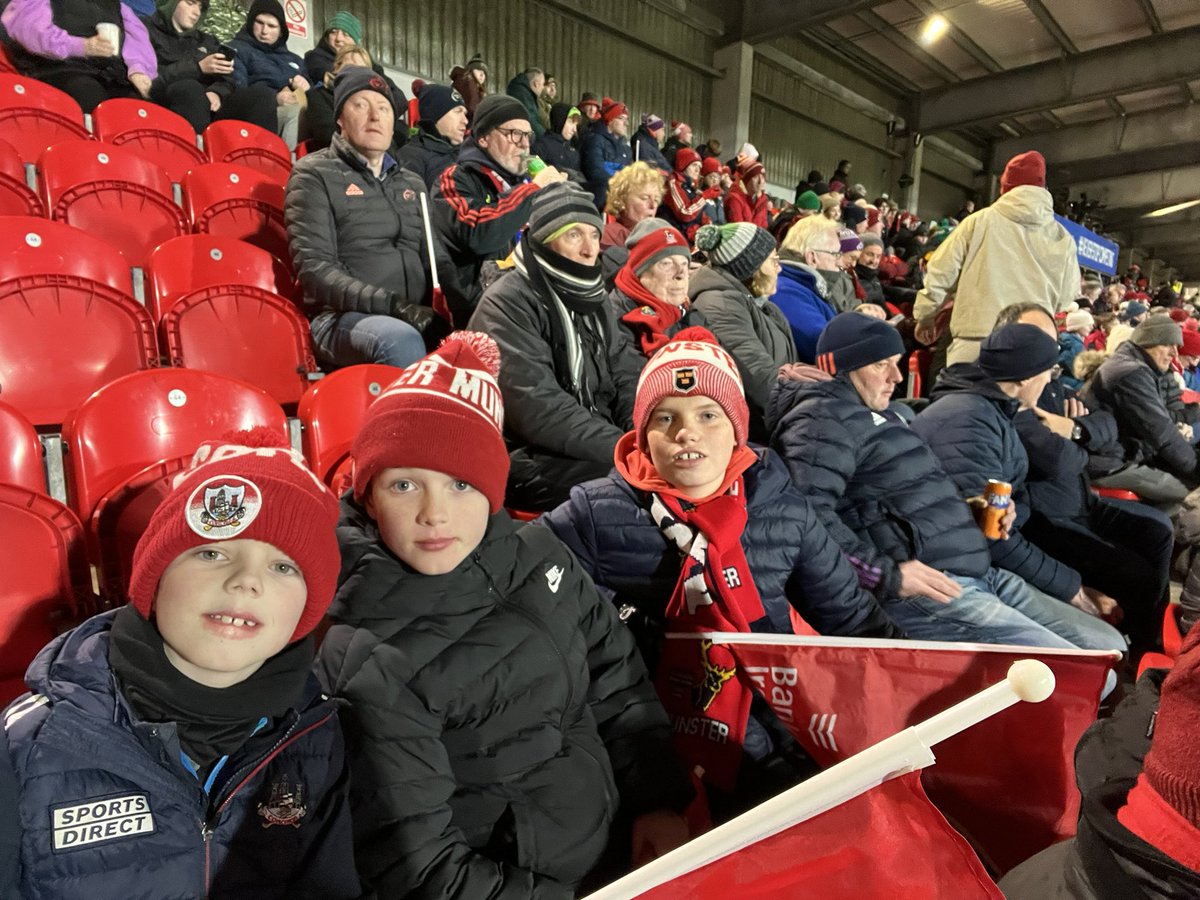 GeneralDisorder's tweet photo. Enjoying the atmosphere at Virgin Media Park, c’mon Munster #munvzeb #munsterselfie https://t.co/HEwkGsSQlG