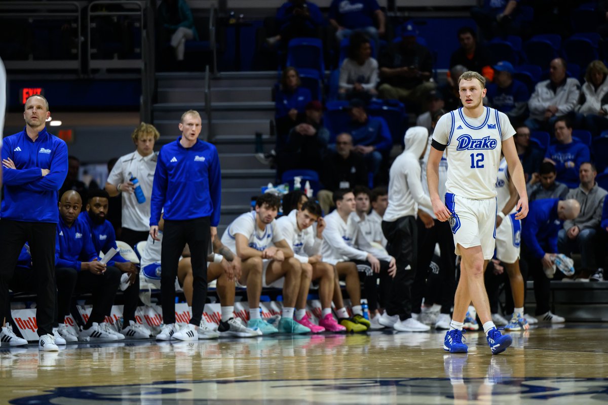 This is how Tucker DeVries ranks in @ValleyHoops during league play this season. 1st | 23.2 points per game 2nd | 6.4 defensive rebounds per game T-3rd | 1.5 steals per game 5th | 2.7 3pt FG per game T-6th | 6.9 rebounds per game 10th | 38.8 3pt FG% #DrakeALLIN #DSMHometownTeam
