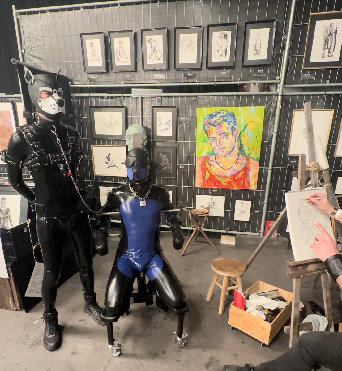 Casually walking the dogs and let them be painted like a french girls. 
With <a href="/atomicswitch/">Atomic ⚛</a> and <a href="/PupXolo_/">Xolo</a>