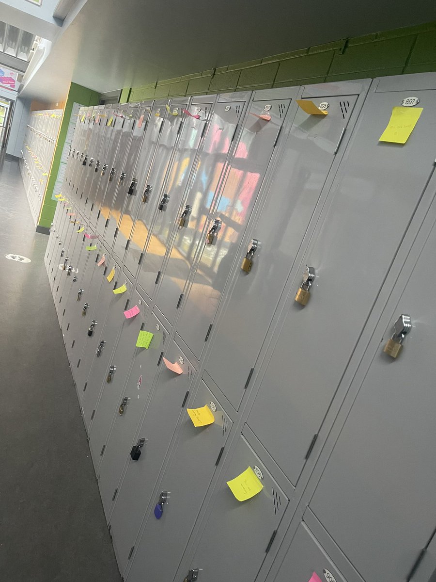 Thank you to our susperstar Rang Ceola and Rang Tomas who wrote 1000 post it notes and stuck them on lockers for our students 🌈 These girls are so generous with their kindness and brighten our corridors every single day ✨ A thank you would just never be enough 🩷