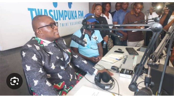 wendyHeart00's tweet photo. The Minister of Information, Publicity and Broadcasting Services, Dr Jenfan Muswere officially opened Twasumpuka Radio Station yesterday in Binga District.
#Twasumpuka
#Twaambotwinikulundu
@ChronicleLive https://t.co/ui6VuVl00J