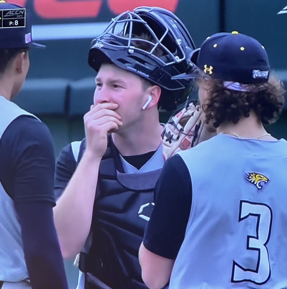 Tie game bottom of the 9th. What song we listening to?