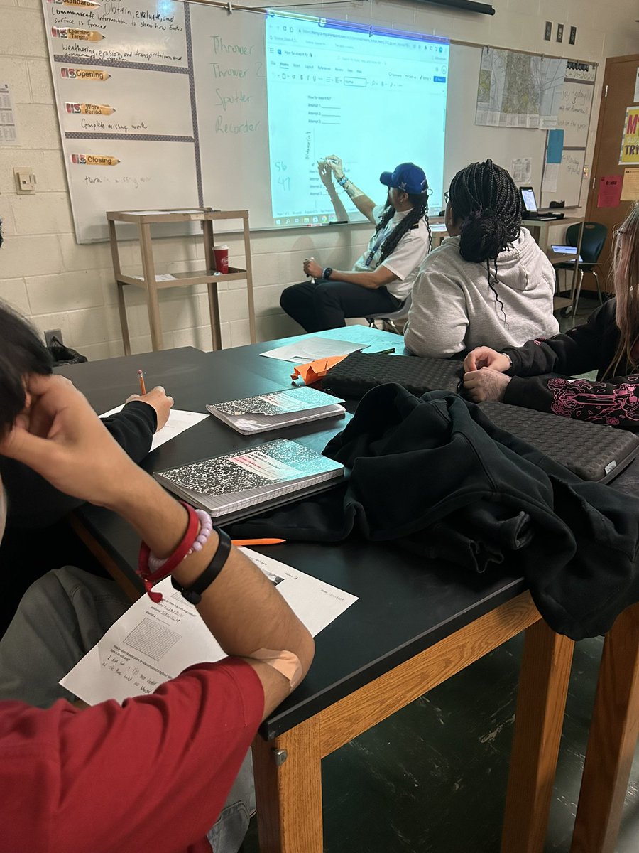 @SMS_HCS brought in relevant flight experiences and concepts as students designed planes, adjusted for lift, drag, and force, and gathered and analyzed data to reflect on their designs for STEM Across Henry. @mossashd @drhafza @AAMrFlowers #STEMHenry