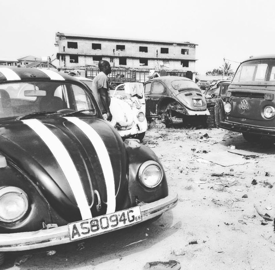 Throwing it back to the iconic VW Beetle 🐞✌️ There's just something timeless about those curvy designs and vintage vibes. Whether it's a classic black and white or a pop of retro color, the Beetle never fails to turn heads. Who else has fond memories cruising in this legend? 🚗