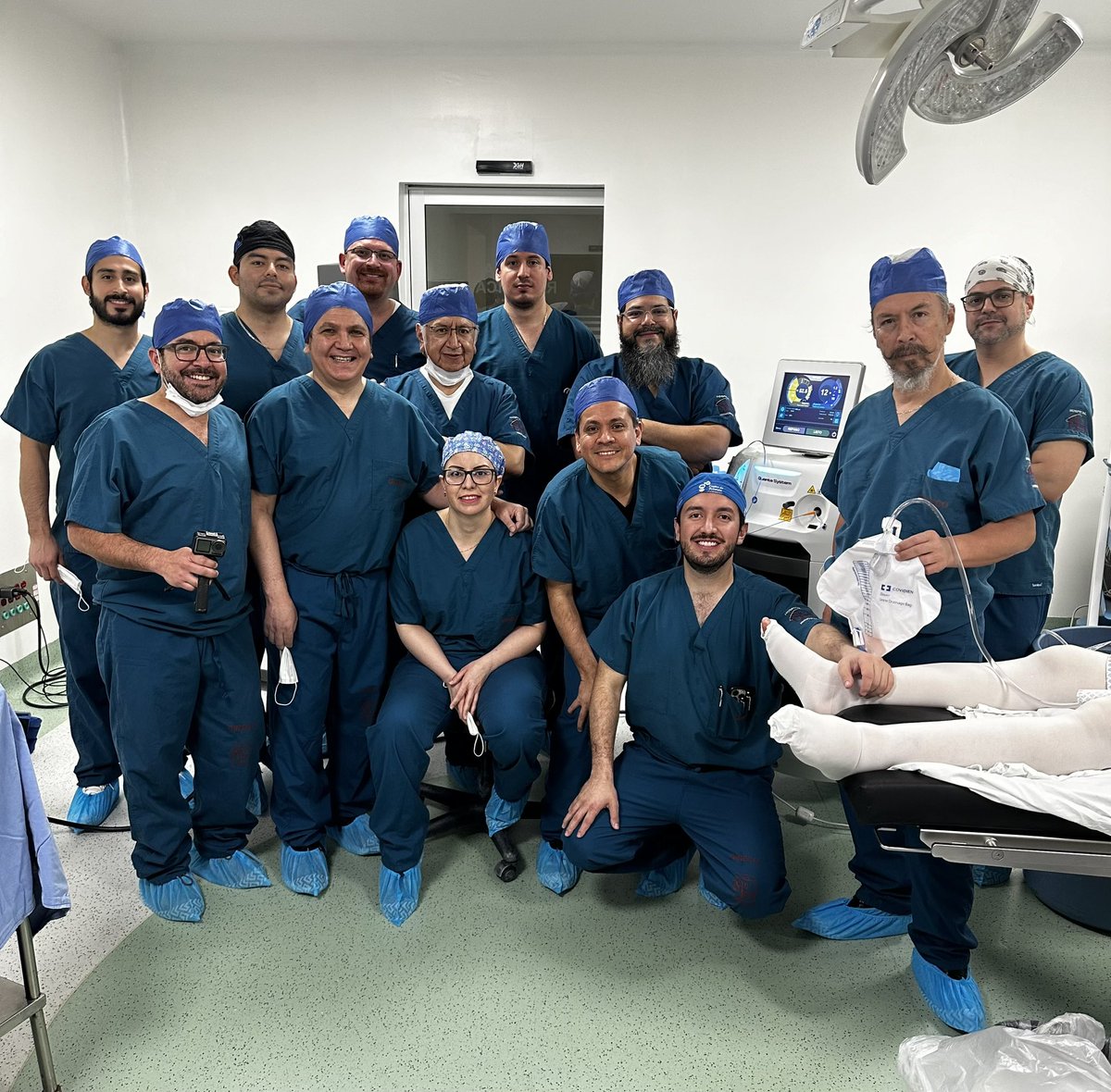UroBruce's tweet photo. Surgical day in Hermosillo Sonora 🇲🇽, where we will perform 4 #holeps in the private sector, it is a pleasure and an honor to share the experience with more colleagues throughout Mexico.

Thanks for the invitation to the host @HumbertoUrologo 

#aeep #eep #holep @quanta_system https://t.co/0ZXp9yYj4f
