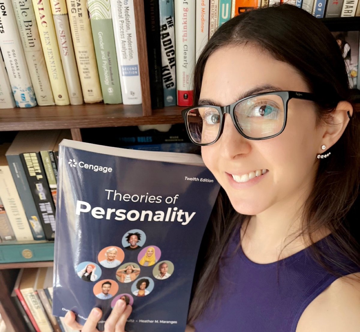 🚨 📖 🚨 It’s published! Had a blast revising @CengageLearning Theories of Personality textbook: a huge rewrite and extension, with over 1000 new scientific findings, a chapter devoted to Evolutionary theories, and a DEI spotlight on research(ers) in every Ch!