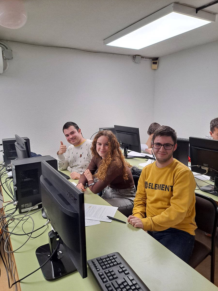 Clara Benac Earle tweet media