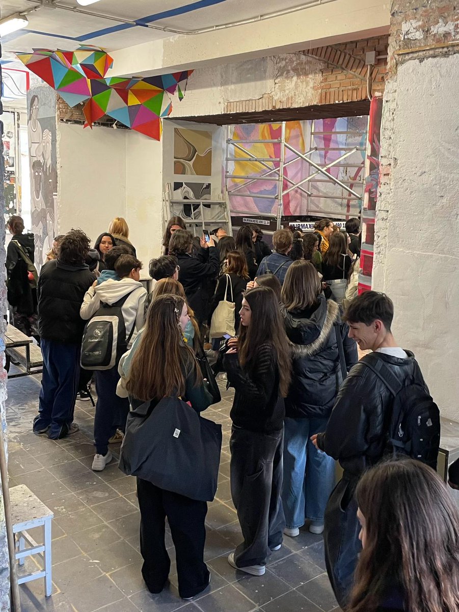 IES_S_Isidro's tweet photo. Visita 1° bachillerato artes a la Facultad de Bellas Artes y a la sala de exposiciones #CarteC @UCM https://t.co/SoiLlm8oJS