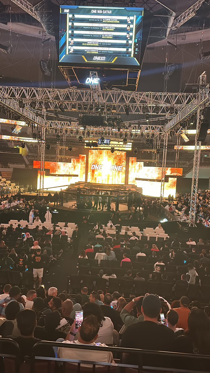 kevross85's tweet photo. Wow Dq! Crowd is going nuts #one166 https://t.co/JWiCNUlpkv