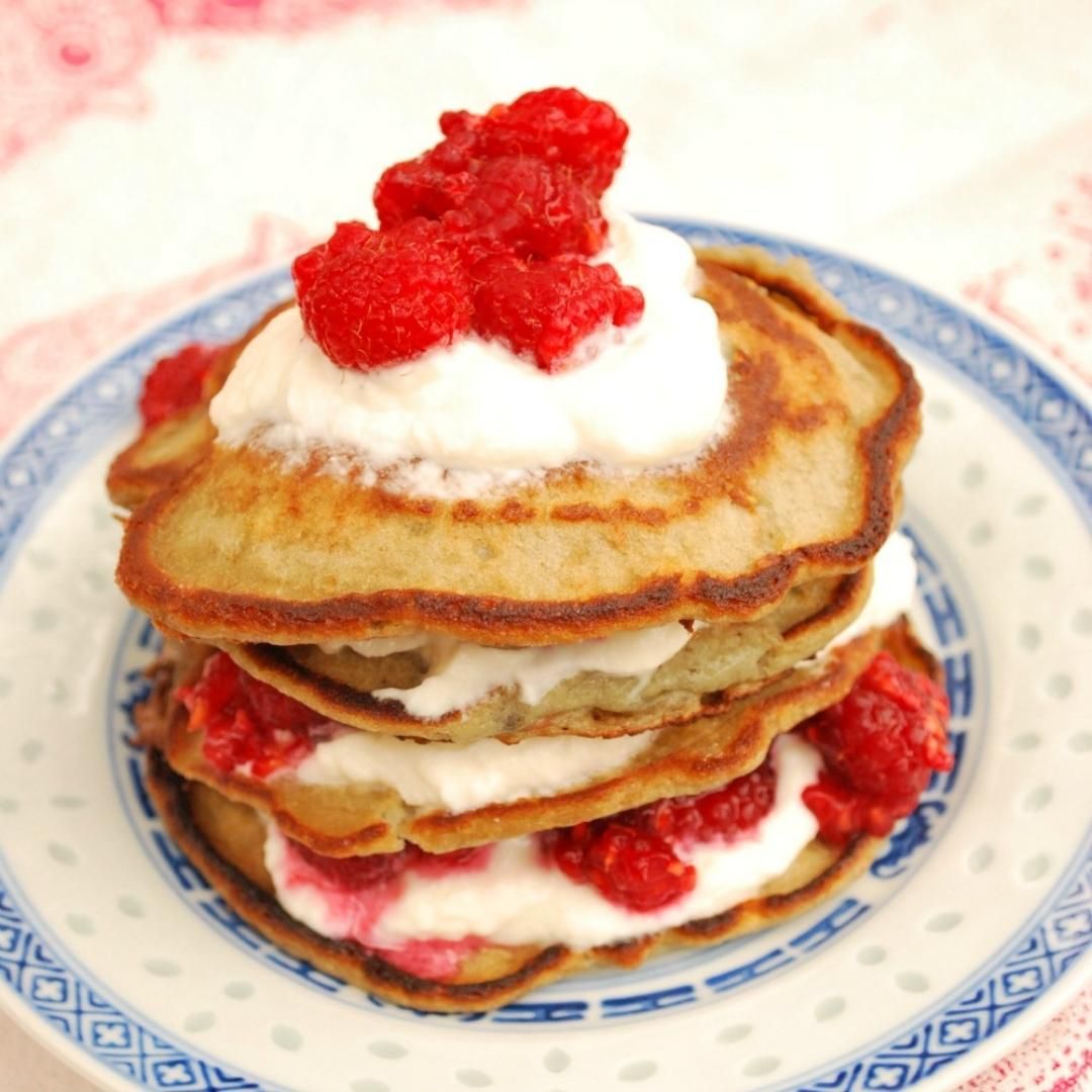 National Pancake Day calls for these Washington Red Raspberry Ricotta Pancakes. Freeze leftover pancakes to pop in the toaster and reheat on busy mornings. redrazz.org/recipe/raspber…