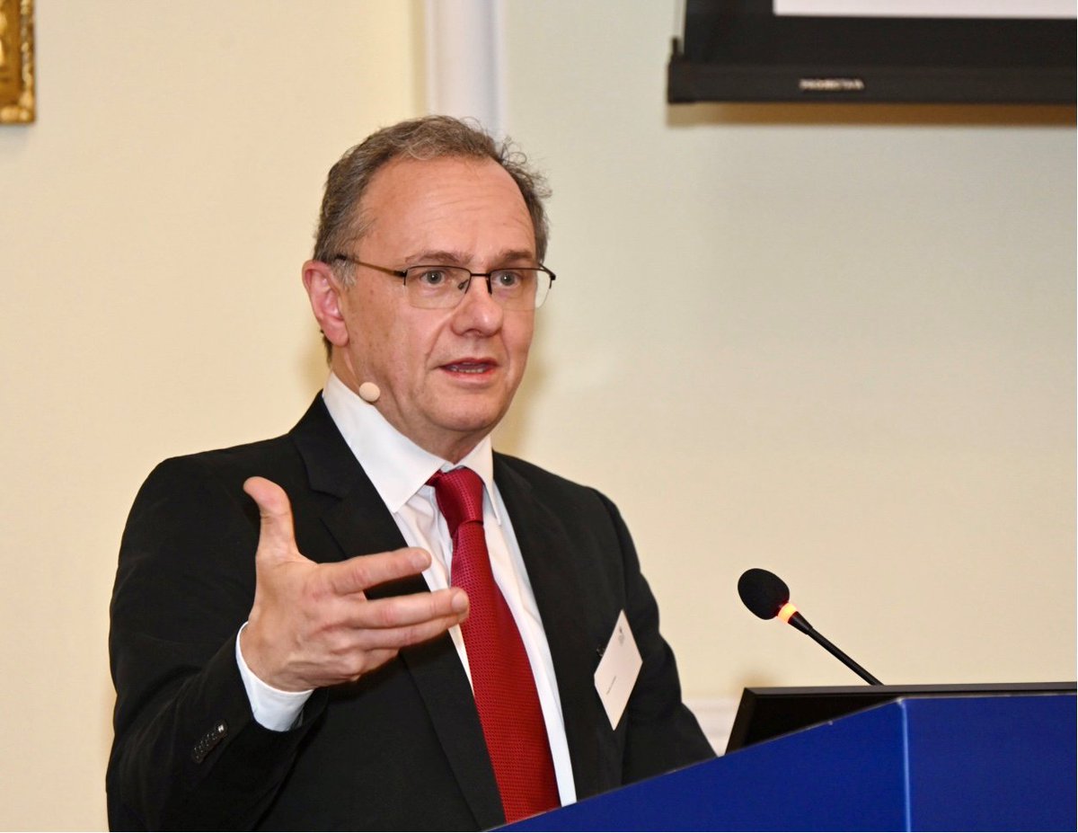 RCPI_news's tweet photo. Prof Frank Louwen, President of the European Board and College of Obstetrics and Gynaecology @EBCOG_EU, delivering an insightful talk on "Maternal Obesity: From Placental to Stem Cell Consequences" at the #IOGSpringConference2024 https://t.co/htKzkHkTS6