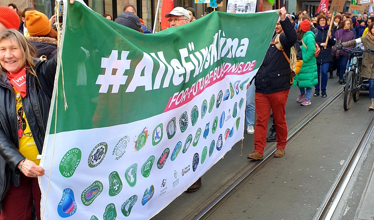 #WirFahrenZusammen
Wir stehen zusammen.
Wir streiken zusammen.
Für Klima &amp; Gerechtigkeit.
Auch in Mainz. Gemeinsam.

#KliMAINZukunft