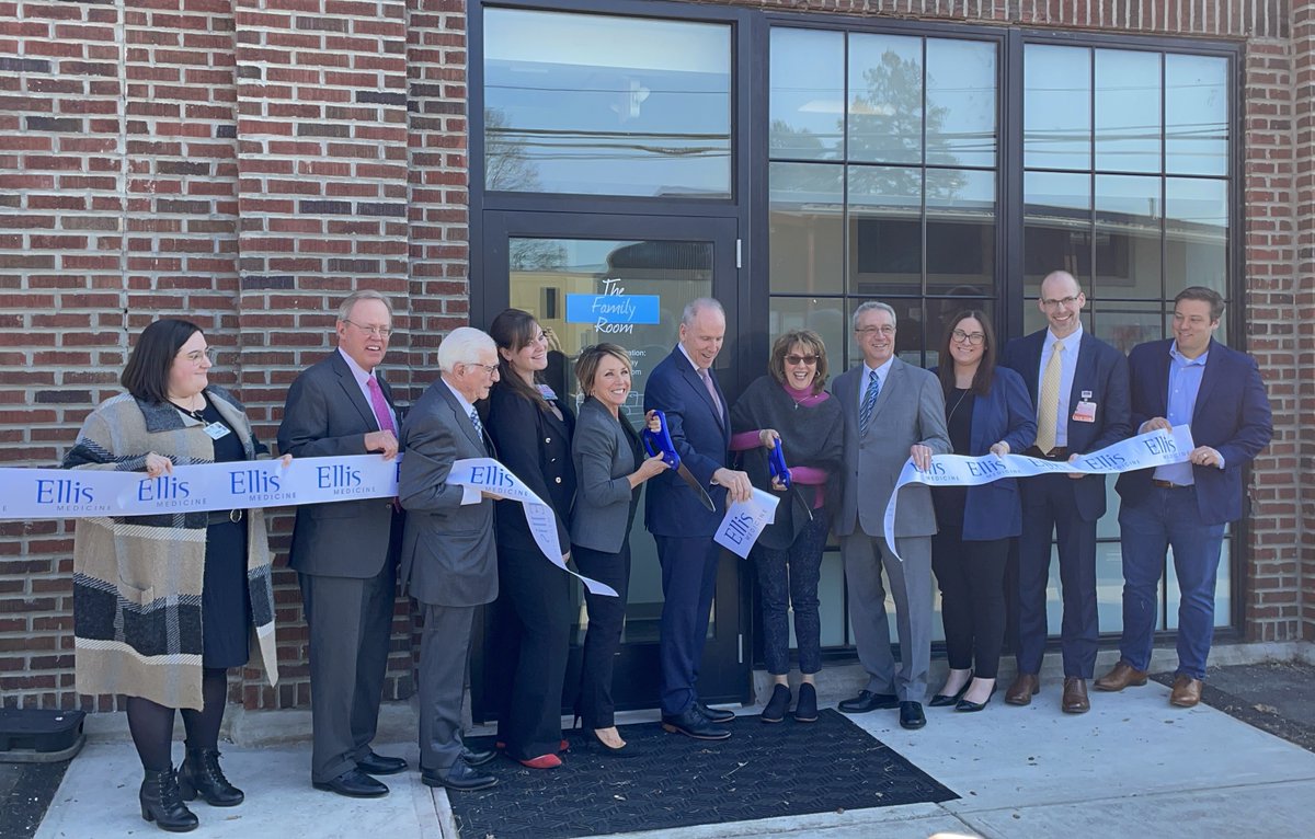 This week, our Senior Program Officer Nancy Gildersleeve helped cut the ribbon on our grantee @EllisMedicine's first-of-its-kind youth mental health center in Schenectady, called 'The Family Room.' Learn more about this life-changing new resource: cbs6albany.com/news/local/gro…