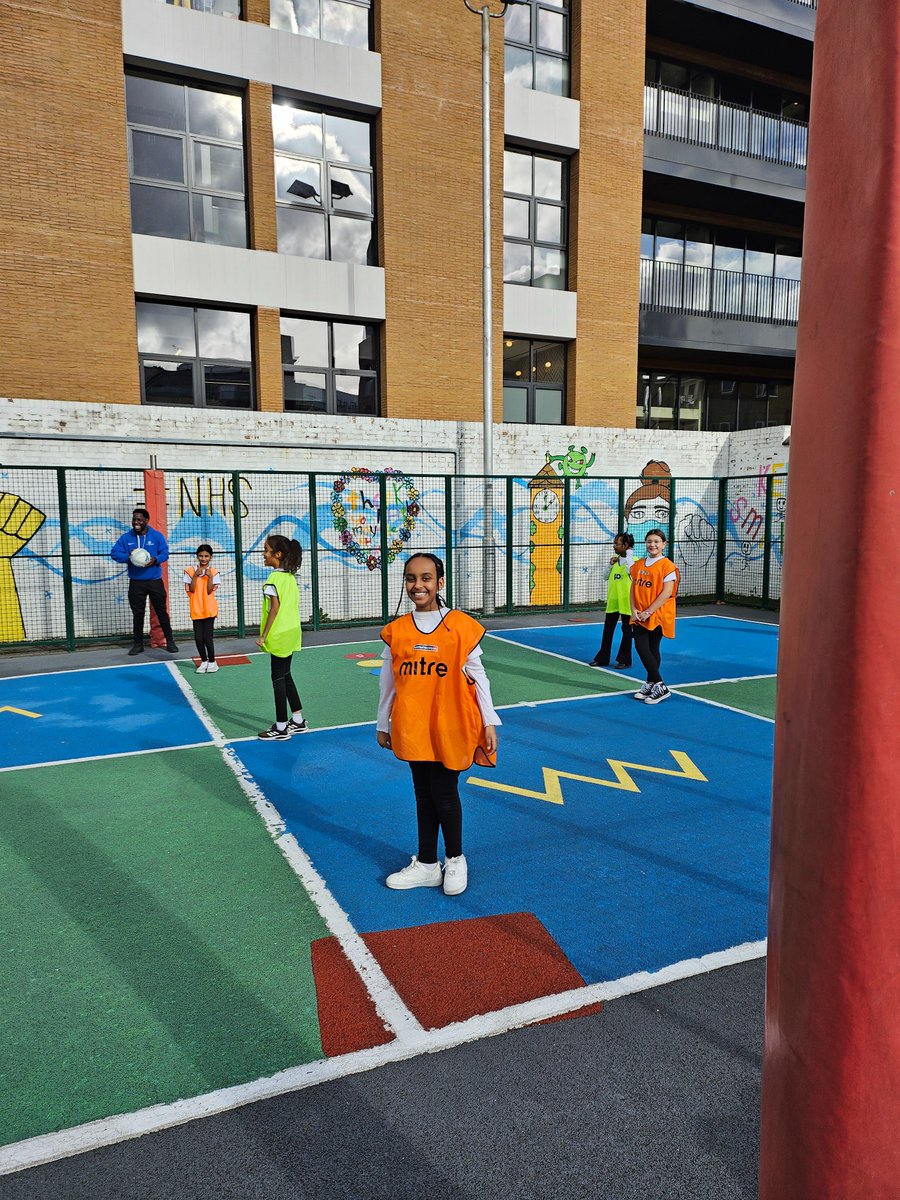 Today a group of Y4 and Y5 girls and  a group of Y4 and Y5  boys took part in a football coaching session. Thank you #LPESSN