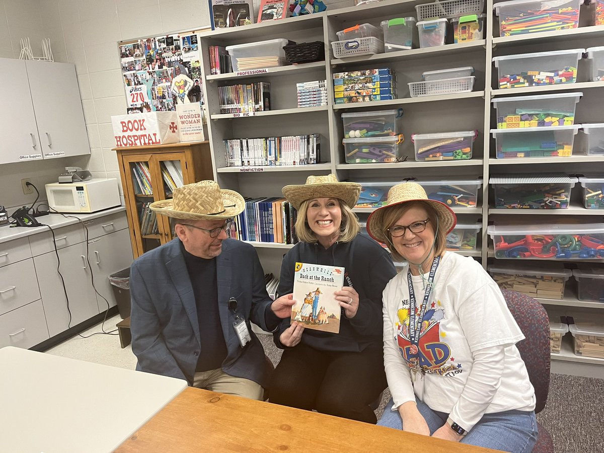 Another awesome 📕 read by the AMAZING @KennesawElem @PrincipalKenne1 @KennesawMC 🤠crew! I 🥰 the excitement from all the classes tuned in. Over 80 classes from @CobbSchools tuned in using @MicrosoftTeams. #MIEExpert #RAACobb #LovetoReadHere #CobbInTech