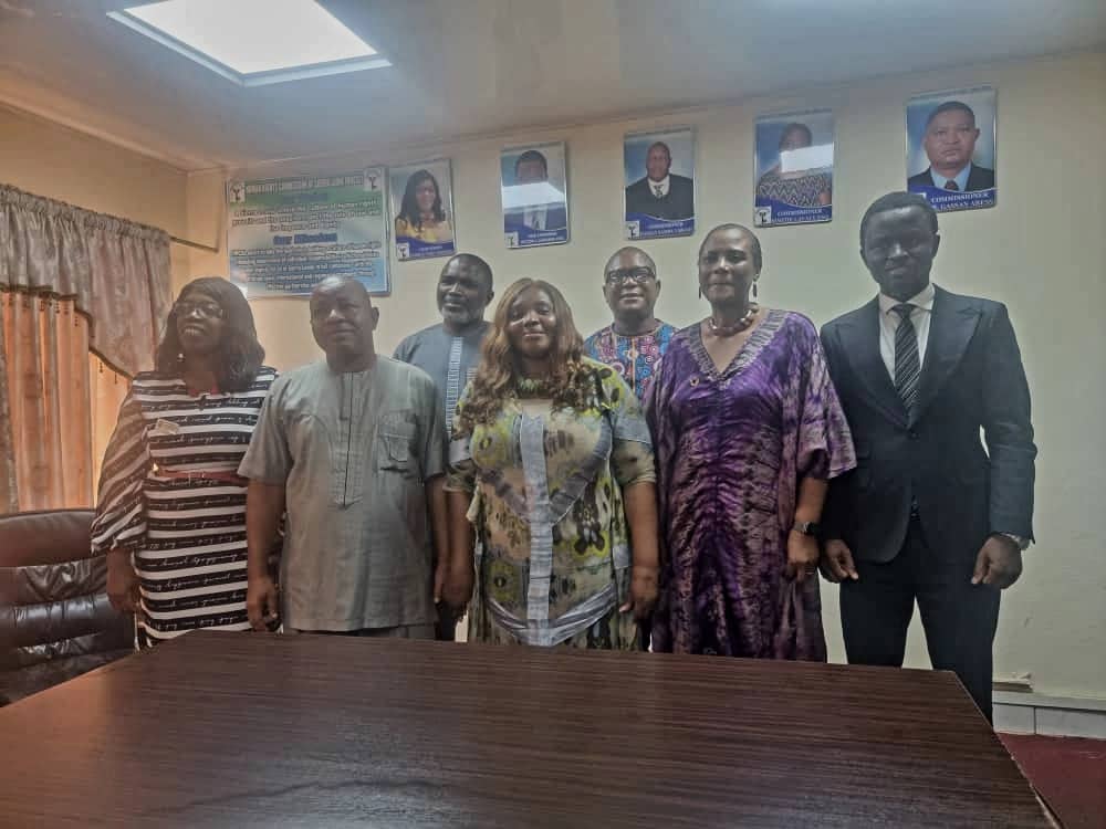 Res Coord. @swakan99 today met with the Chair, @human_sierra @patriciandanema & her Board of Commissioners for a discussion on partnership & their priorities that might interest @UNSierraLeone. She thanked them for their reaccredited Grade ‘A’ status & said the meeting