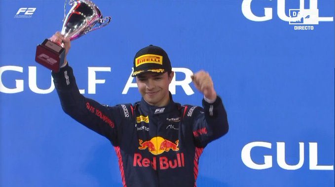 Lo has vuelto a hacer Adrián Campos.

Otra joya más.