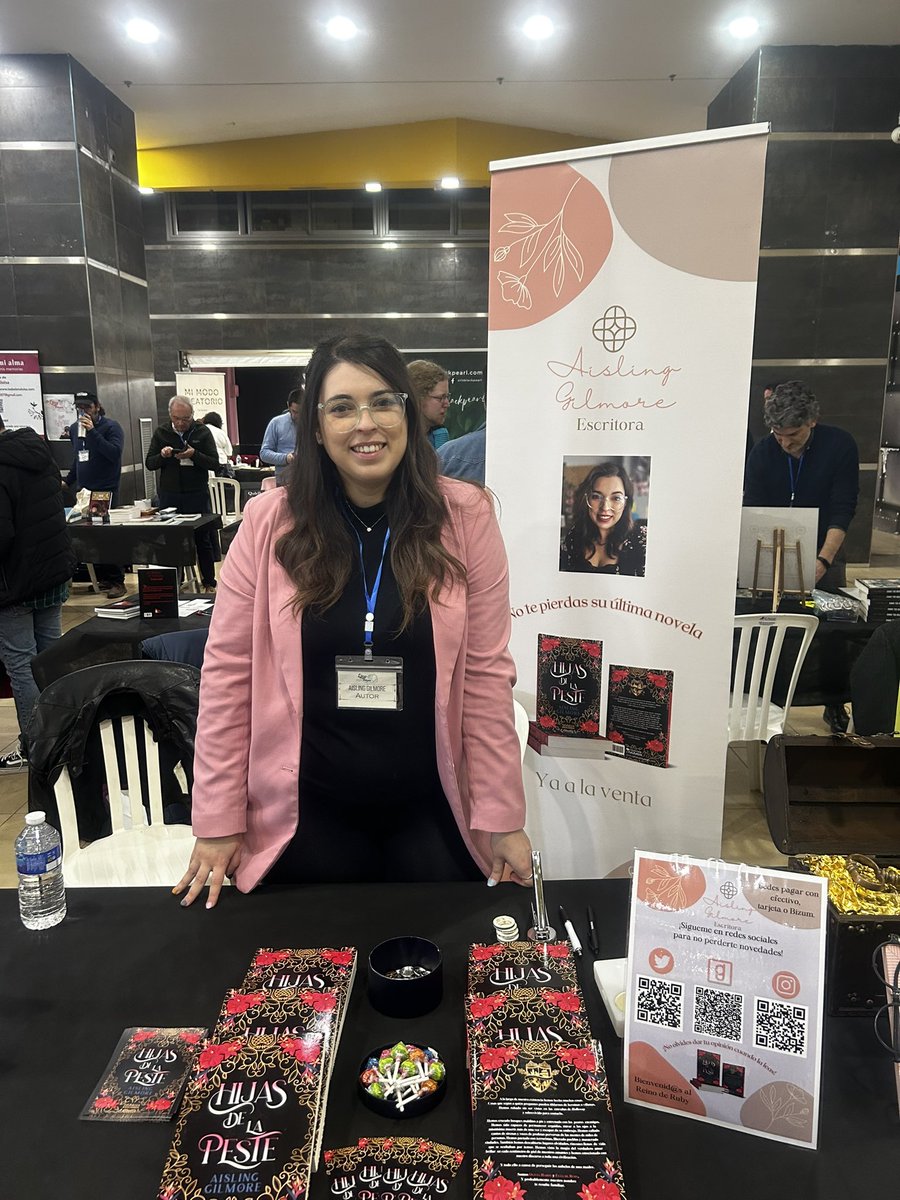 Aisling_Gilmore's tweet image. Ya estamos en el #Libroforumsevilla2024 🎉 con Hijas de la Peste 🌺