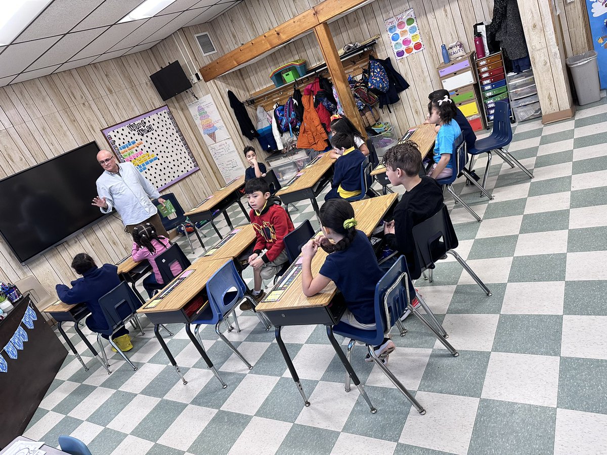 mpecoraro28's tweet photo. 2nd grade enjoying Dr. Seuss books thanks to our guest readers! 📚 https://t.co/d0uhpRFMFU