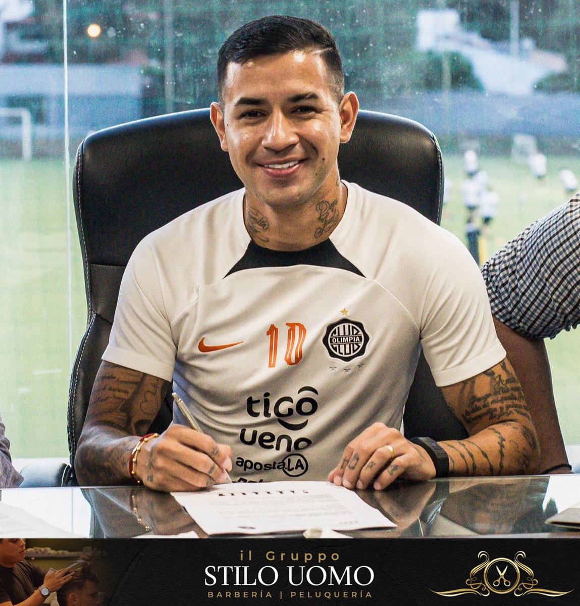 AndresRolon86's tweet photo. El nuevo contrato de Derlis González lo posiciona como el jugador mejor pagado del fútbol paraguayo cuenta @chrisperezz7 en #VersusRadio.
Acuerdo multimillonario hasta diciembre del 2028 para el 10 franjeado.
@Universo970py | @SomosVersusPY https://t.co/K6Pkc0BVLa