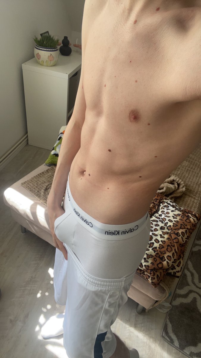 TwinkDylanOF's tweet photo. Oh look what's coming out here 🥵
Retweet and follow for more 😮‍💨 https://t.co/U0wz16luui