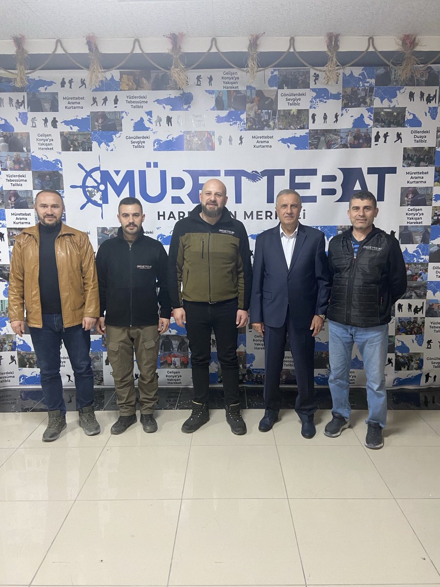 Konyadayız,Bünyesinde Arama kurtarma Aşevi,Sosyal yardım ve Strateji merkezini oluşturan mürettebat derneği ni ziyaret edip yönetimle bir araya geldik.
Böyle bir derneği kuranları,  yönetenleri,destek verenleri tebrik ediyorum.