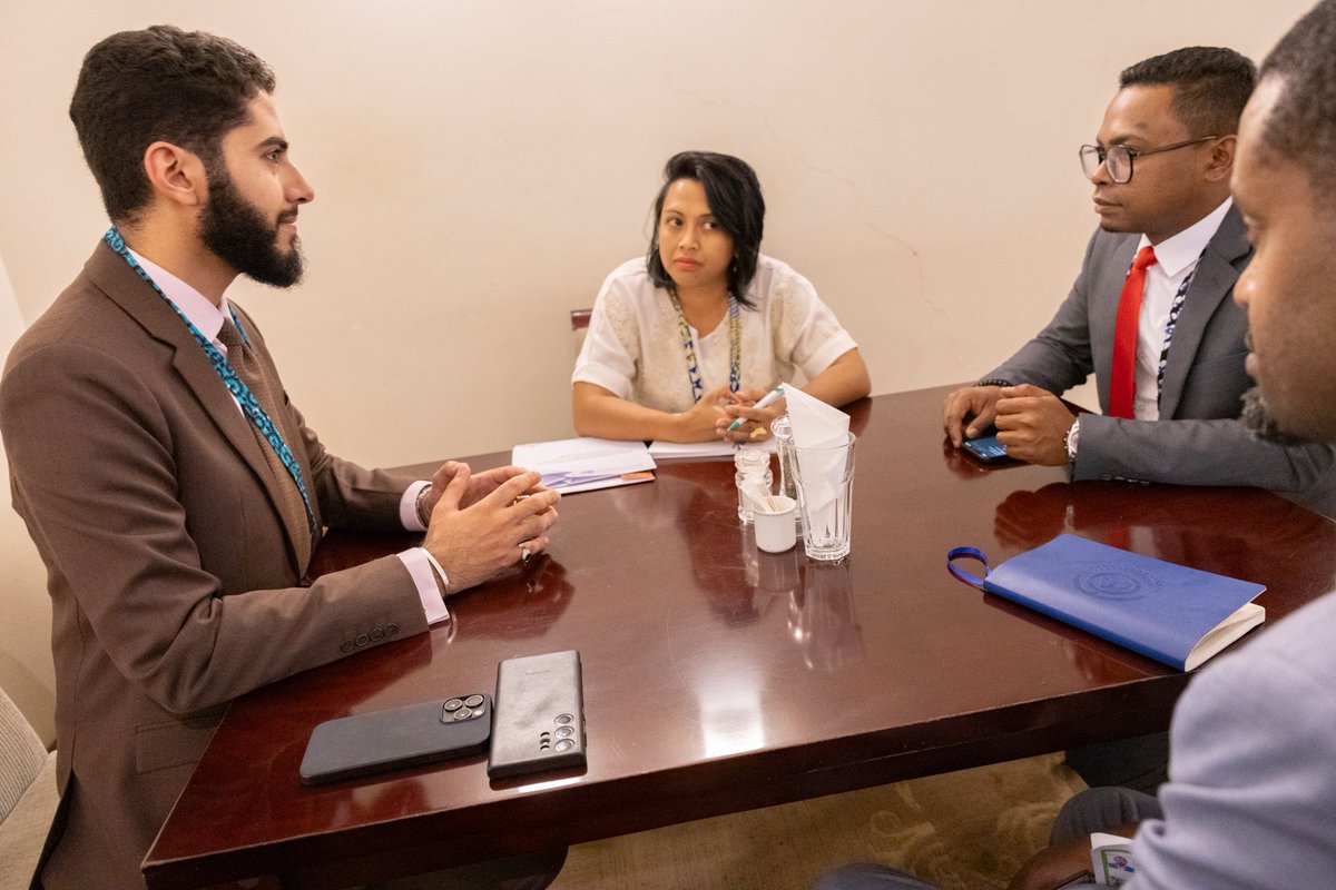 OSC_OCS's tweet photo. South-South cooperation is key to facing the climate crisis, and building a #ThirdWayOfDevelopment

The Secretary-General @MBinMussallam held fruitful meetings at #UNEA6 with Minister of Environment of Mauritania, H.E. Lalya Kamara; Minister of State for Environment of Rwanda, Hon. Dr. Claudine Uwera; and Secretary-General, Ministry of Environment and Sustainable Development of Madagascar, Mr. Andry Fidiniaina Moïse Rasamoelina.