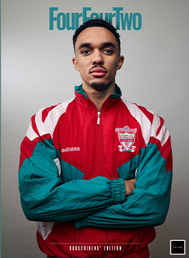 thisisanfield's tweet image. 🔴 📸 𝐑𝐞𝐭𝐫𝐨 𝐋𝐅𝐂 𝐱 𝐓𝐫𝐞𝐧𝐭

📕 Alexander-Arnold is the cover star of the new issue of @FourFourTwo - out now.
