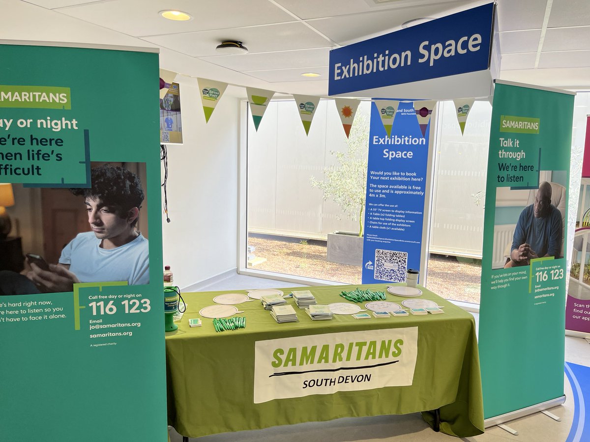 Our small but mighty Outreach Team have been encouraging the public to trust their instincts and start a conversation in support of #SmallTalkSavesLives - thank you to everyone who stopped to talk to them 💚 Also a big thanks to @TorbaySDevonNHS for letting them use your space!