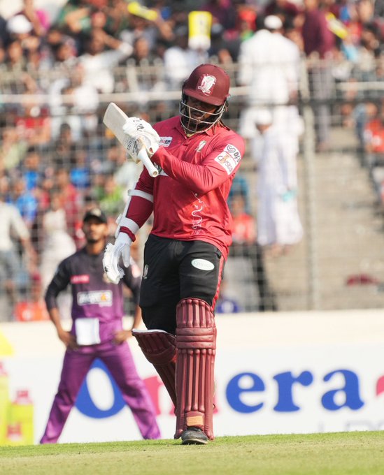 Barishal cruising towards the target 🎯 📹 Credits: BPL