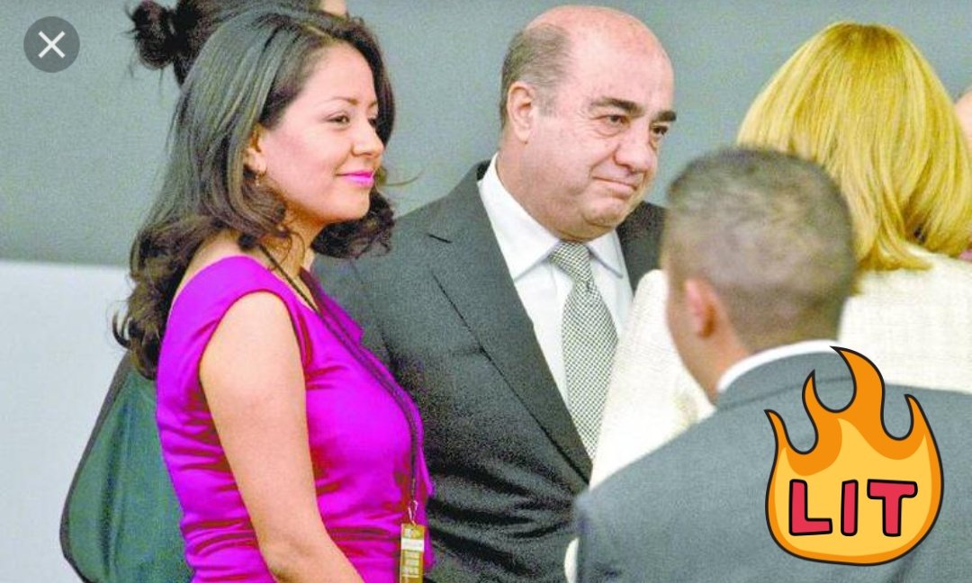 Replica_Tweets's tweet photo. #oaxaca Nadie entra a @PartidoMorenaMx #pvem o #PT sin la bendición de @salomonj @Claudiashein o @lopezobrador_ 🤣😂🤣
Amanece @marianabenitezt en morena; lo peor, #alejandroAviles @LauraEstradaMau y @LUISALFONSOSR en #pvem
Cómo se llamó la obra?
#Morenos, votemos por ellos!! https://t.co/ccZal2pEF9