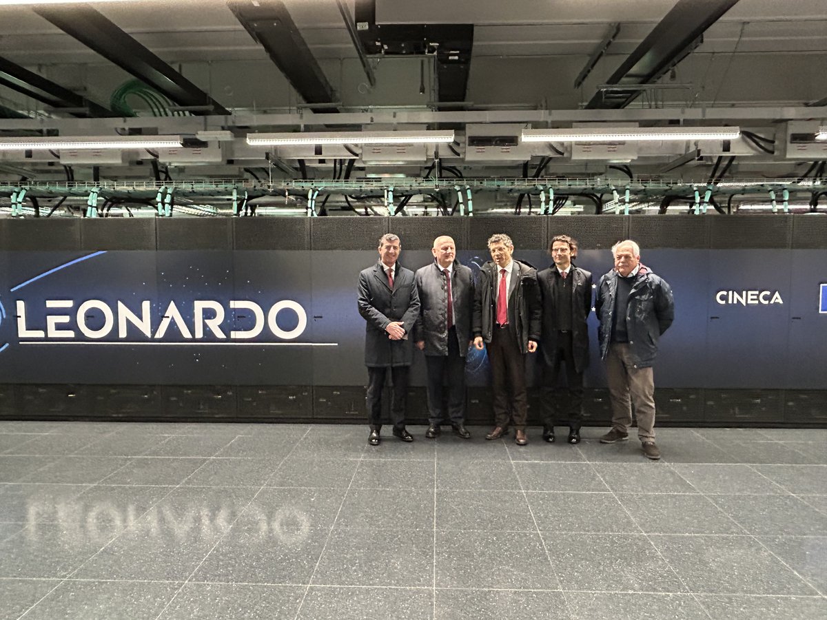 Esperienza unica presso il Tecnopolo di Bologna, dove si trova il #supercomputer europeo Leonardo gestito da @Cineca1969! Una opportunità per il Paese, che grazie all’#innovazione sviluppata qui, può migliorare la competitività delle aziende e la qualità dei servizi della PA.