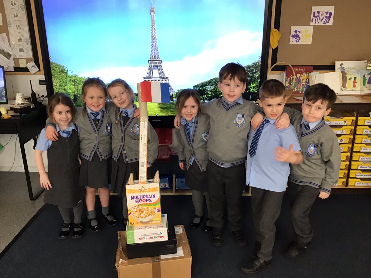 Constructing our own Eiffel Towers using junk modelling 🇫🇷♻️ Great teamwork 👏
