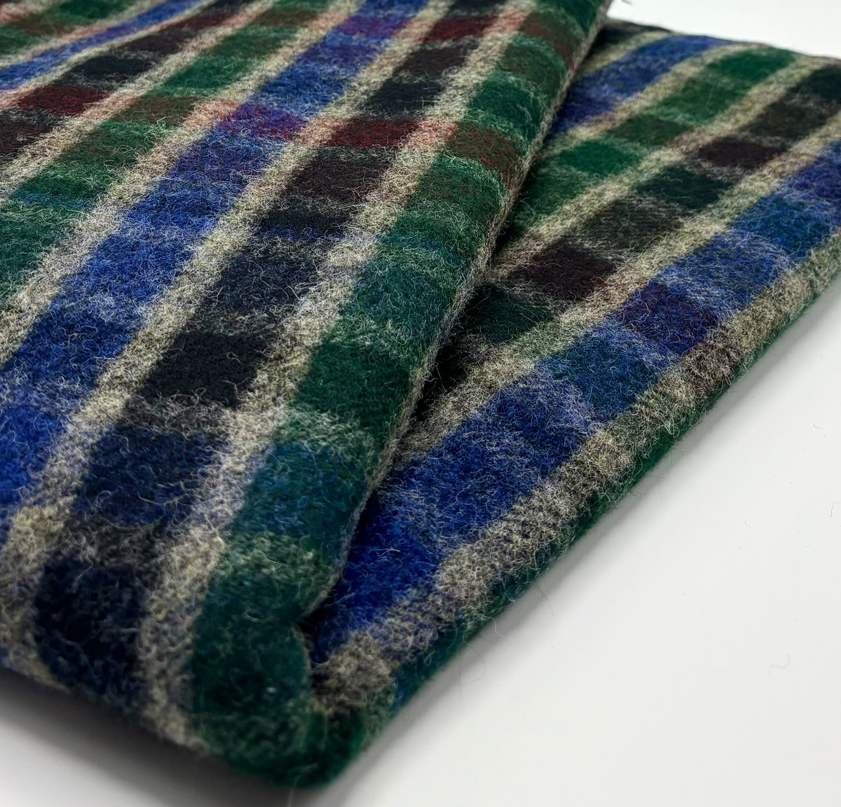 New blue & green pure wool remnant, newly added to our eBay shop. Find this design and so many more, be sure to find and follow our shop 😁🛍️🛒 #madeinengland #wool #remnant #patchwork #tweed