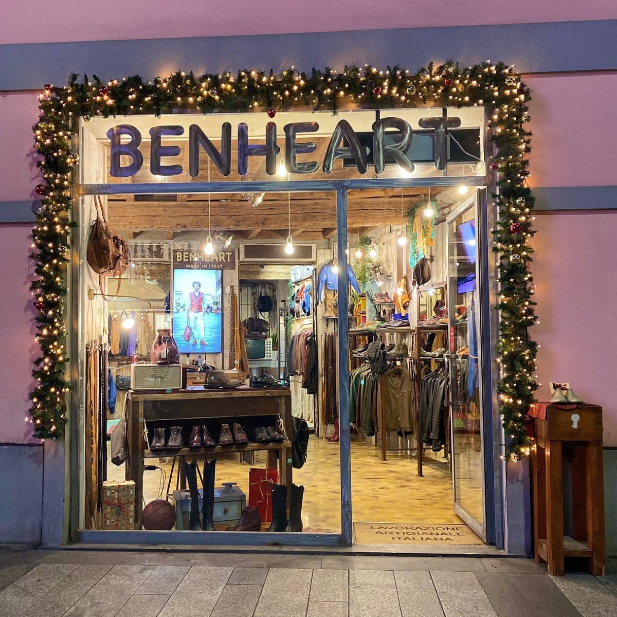 Discover the art of Italian craftsmanship at Benheart boutiques! Witness the magic of crafting custom belts and explore a collection of other exquisite leather products. Meticulously handmade in Italy with premium materials.
.
#ItalianCraftsmanship #HandmadeInItaly
