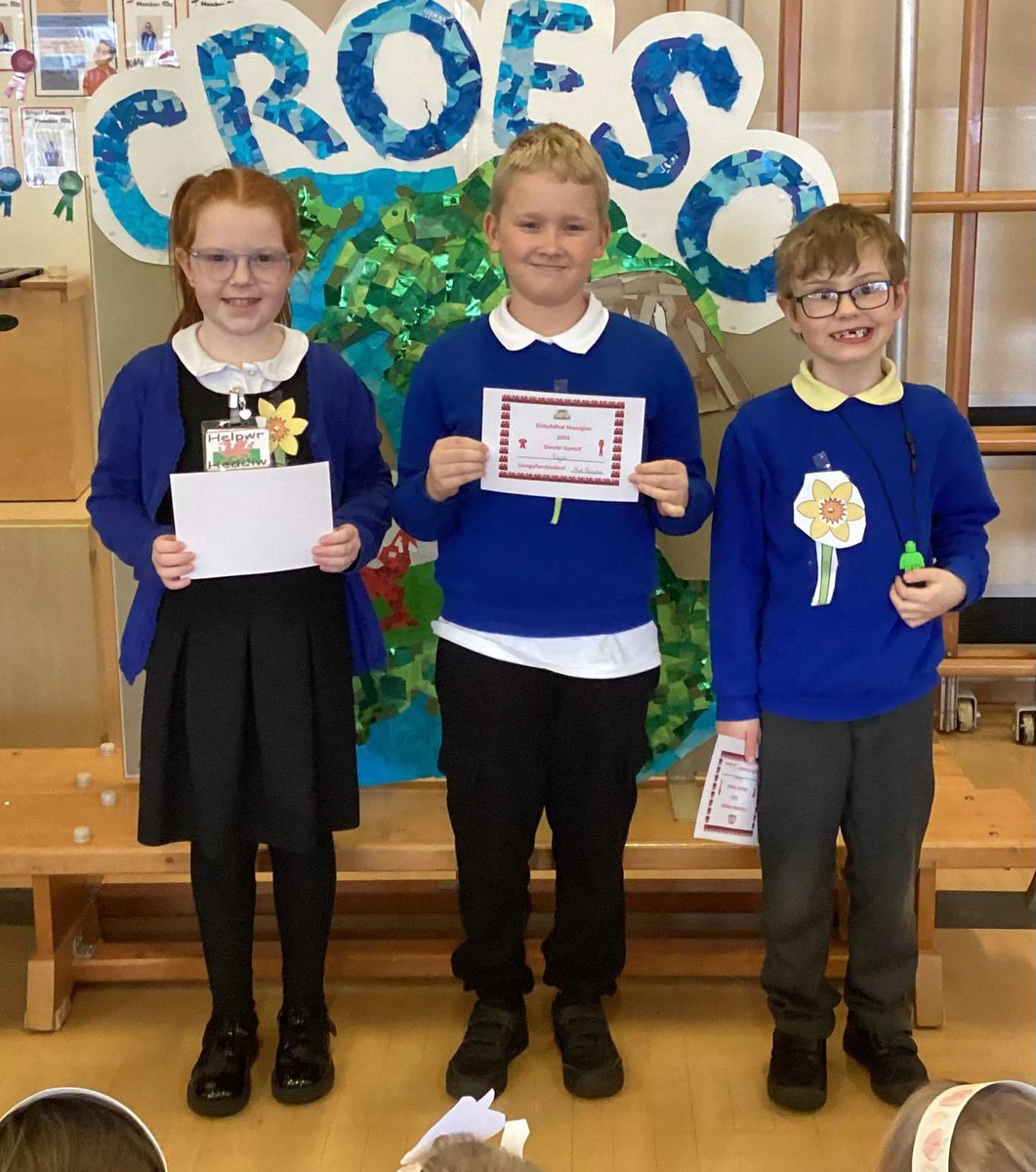 Da iawn to these superstars who won 1st, 2nd and 3rd in the poetry and artwork competition for our Eisteddfod! They have all worked super hard & have enjoyed celebrating St David’s Day #DyddGwylDewiHapus 🏴󠁧󠁢󠁷󠁬󠁳󠁿 @YsgolMaesglas