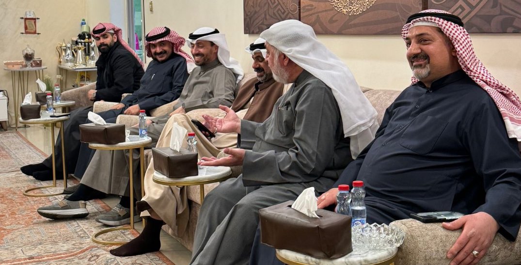 مع استشاري جراحَة العظام الدكتور محمّد آغا ومرشح الثالثة الأخ عَبدالله غضنفر.

 تناولنا أطراف الحديث عَن الحركة النّقابية بجامِعة الكويت وبعض قَضايا التعليم. 

#الكويت 
<a href="/Alshuhada_spoke/">ALSHUHADA__SPOKESMEN</a>