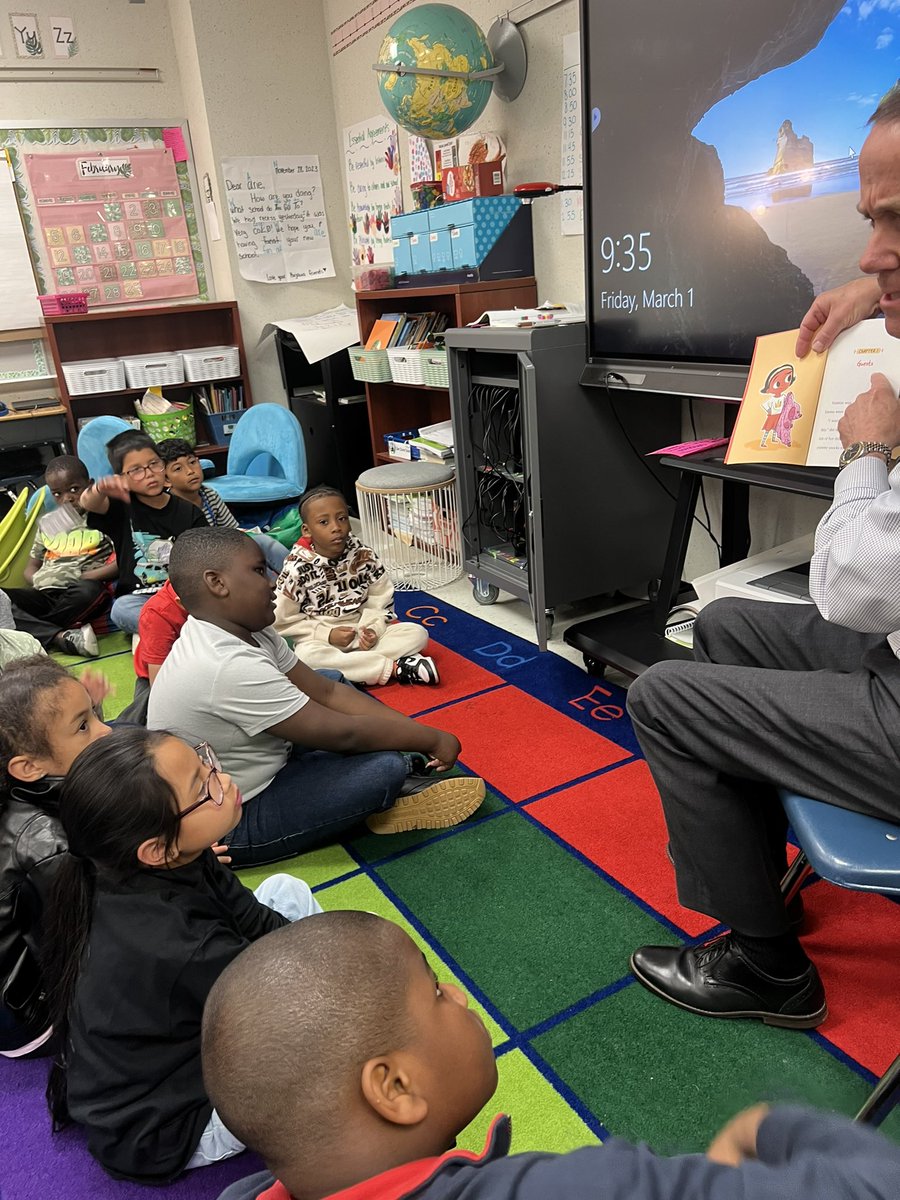 Thank you to our guest reader for coming to visit our class for Houston Reads Day! #Aldine <a href="/KujawaIBLibrary/">Tara Rollins</a> <a href="/KujawaES_AISD/">Kujawa Elementary</a>