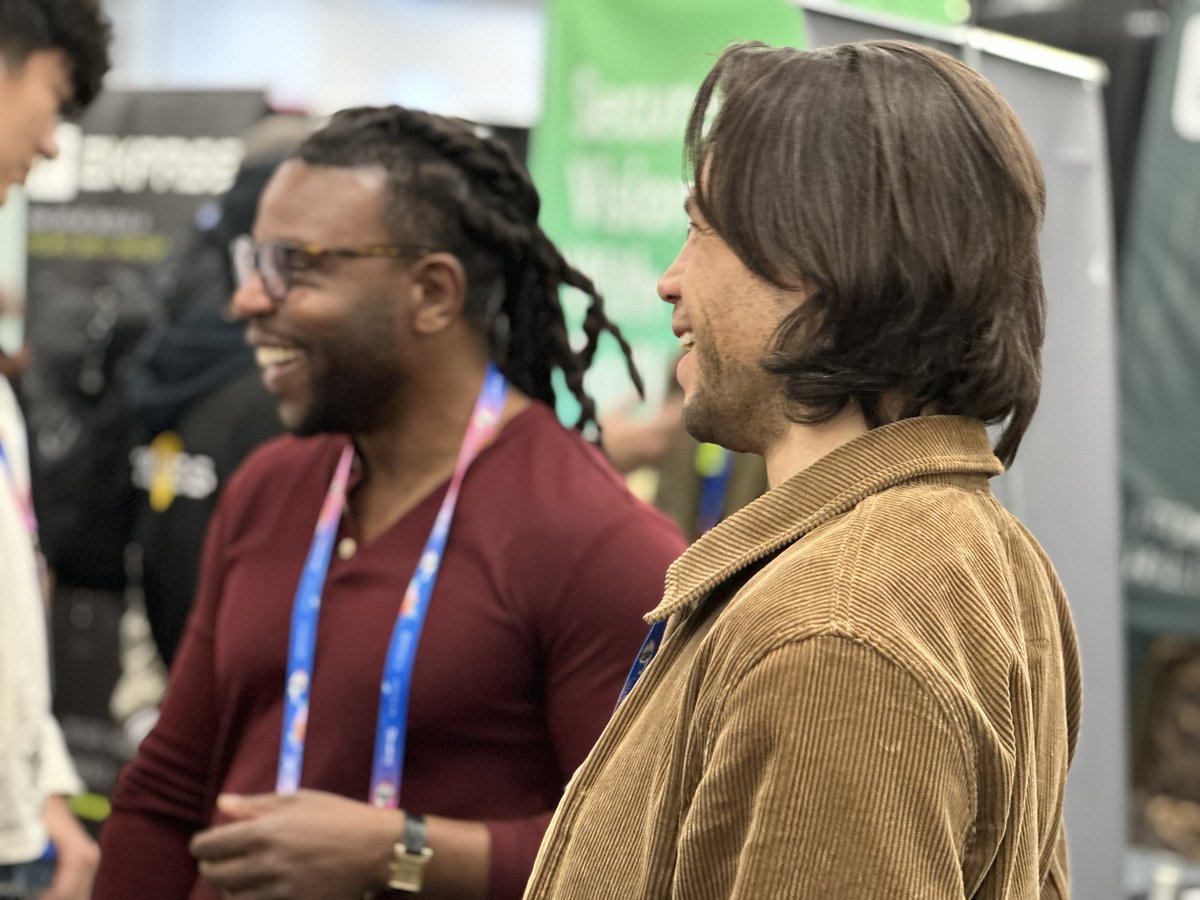 oortech's tweet photo. ☀️GM from Denver!
How is everyone’s Friday going?🫶 The OORT crew is out here mingling and linking up with some cool new partners!
@oortchair @RunTheChain @ty28372 
#ETHDenver2024 $OORT https://t.co/0bgVBDp6Da