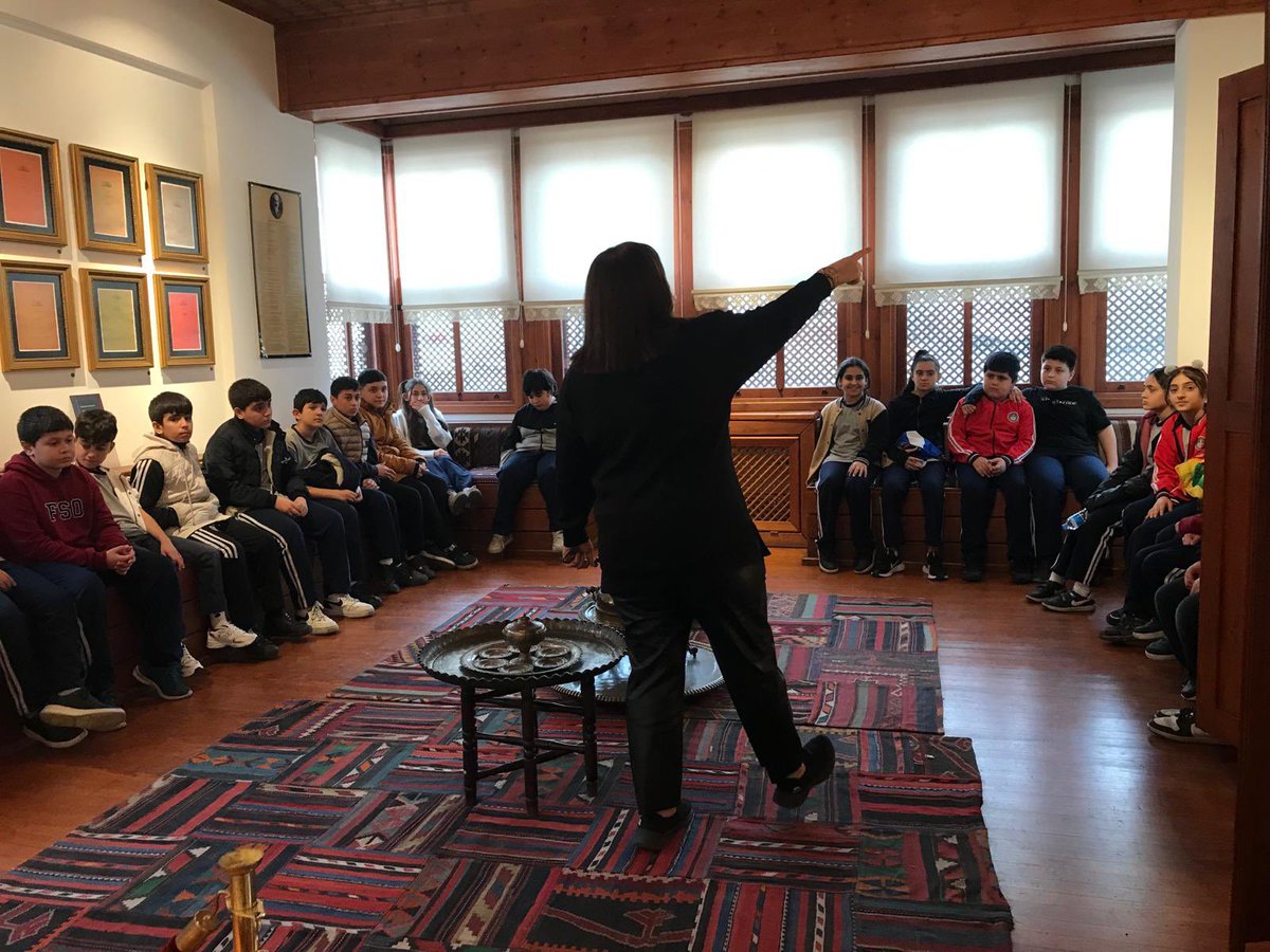 Okulumuzda düzenlenen bilgi yarışmasında 6.sınıflar arasında 1. olan sınıfımızla birlikte Bağcılar Mehmet Akif Ersoy Kültür Merkezini ziyaret ettik. <a href="/BagcilarBld/">Bağcılar Belediyesi</a>’sine ve çalışanlarına teşekkür ederiz. <a href="/19_mstfylmz/">Mustafa YILMAZ</a> <a href="/abdullahozdemir/">Abdullah Özdemir</a>