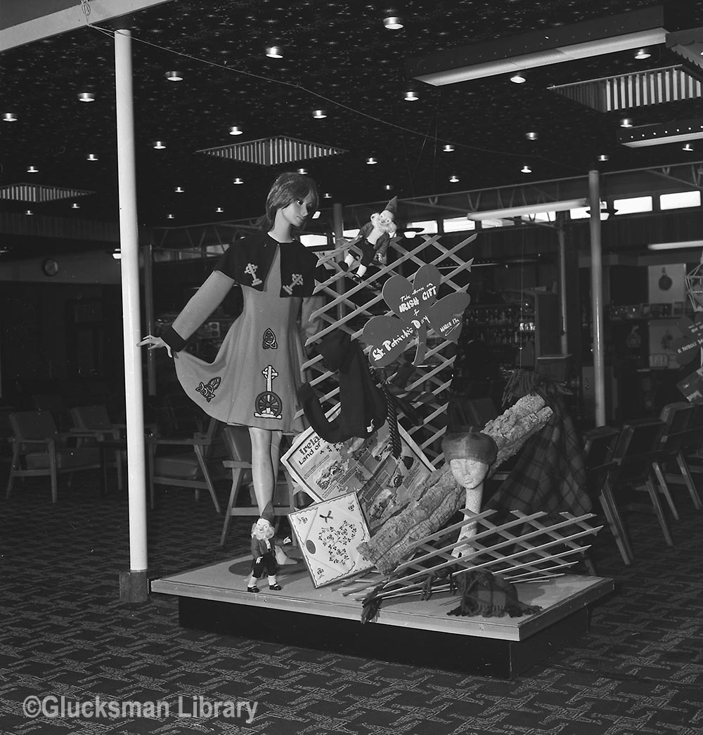 Happy St Patrick’s Day! Here is a display in the Shannon Airport Duty Free in 1968. This collection is being catalogued as part of the @wellcometrustfunded New Jerusalems project! #NewTownArchives @ULLibrary @UL @ShannonHeritage @ShannonAirport #LáFéilePádraig #StPatricksDay