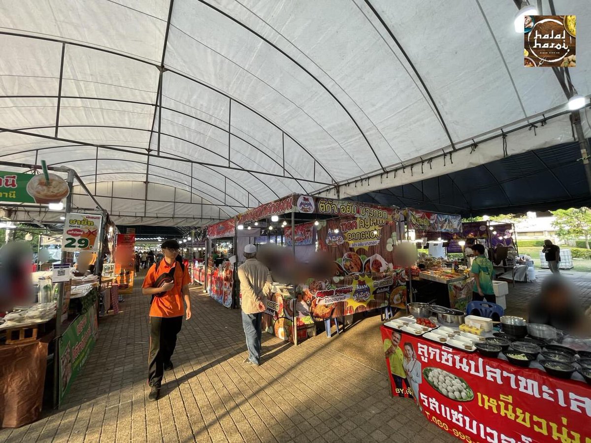 HalalHaroi's tweet photo. พาเดินเที่ยวงาน WAQAF 1-3 มี.ค.นี้ ที่ราชมัง อิ่มท้องอิ่มใจ ไปกับร้านฮาลาลและเสื้อผ้า แถมงานนี้เค้านำเงินไปใช้เพื่อการศึกษา
ช่วยเหลือนักศึกษาที่ขัดสน ซ่อมแซมอาค���ร
ส่งเสริมกิจกรรมด้านวิชาการ  ซื้อที่ดินวะกัฟ
และดำเนินงานในเรื่องต่างๆ ของมหาวิทยาลัยฟาฏอนี
#halalharoi @aroii https://t.co/lO3wjeDPAI