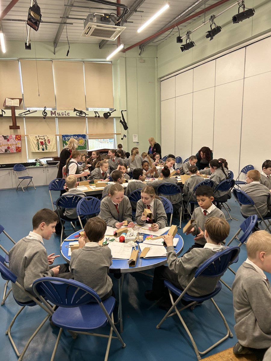 Year Five took part in a D&T day on Tuesday. They made their own torches from scratch, thinking about shell structures and electrical circuits with hand-made switches. Thanks to @stephodonnellDT 🔦🌟